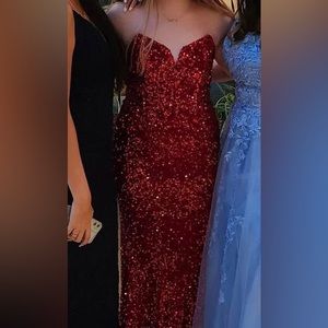 red prom dress been worn once I paid $600 for it and it is in perfect condition